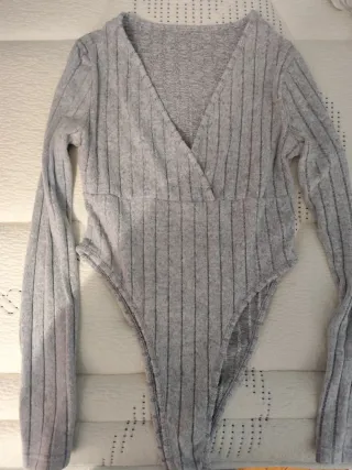 Body gris manga larga