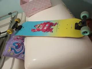 Patín Decathlon Negro con Huellas