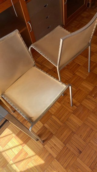 Mesa de comedor de cristal y metal