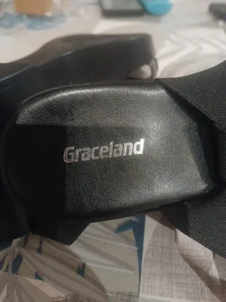 Sandalias Graceland negras con detalles plateados