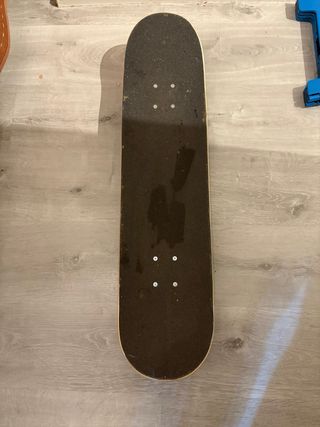 Skate Globe Negro y Rojo