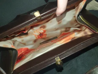 Bolso de piel marrón de mano