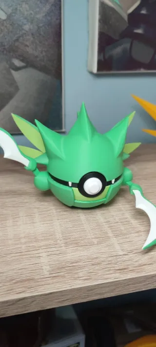 Figura Pokémon Scyther Pokeball mate