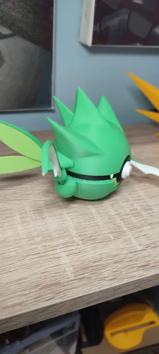 Figura Pokémon Scyther Pokeball mate