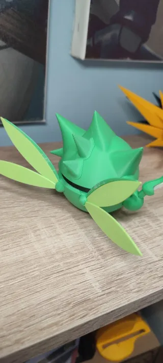 Figura Pokémon Scyther Pokeball mate