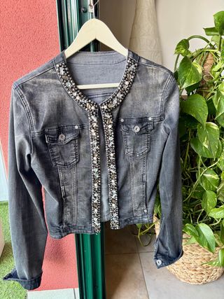 Cazadora vaquera con pedrería