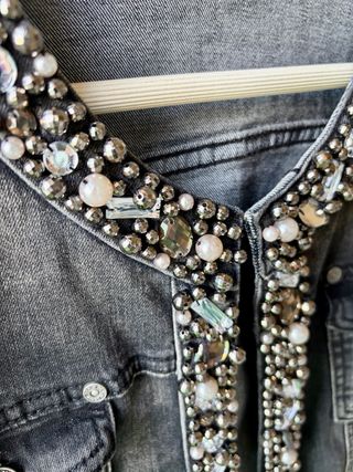 Cazadora vaquera con pedrería