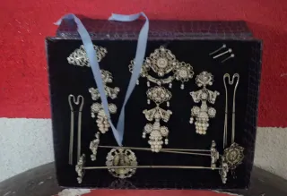 Aderezo de plata antiguo