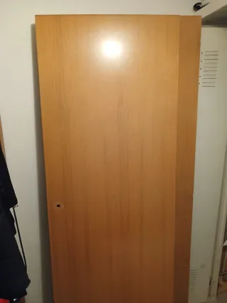 Puerta madera maciza