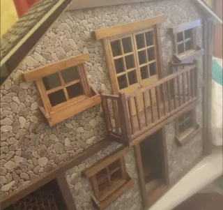 Casa de muñecas rústica de madera