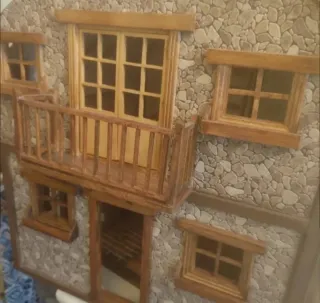 Casa de muñecas rústica de madera