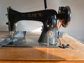 Máquina de coser Alfa eléctrica