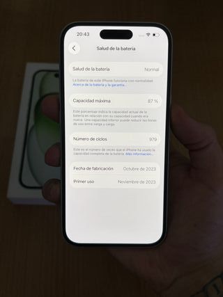 iPhone 15 Verde 87% Batteria