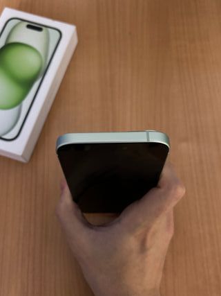 iPhone 15 Verde 87% Batteria