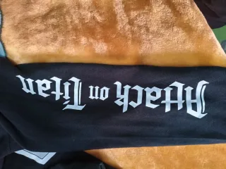 Sudadera Ataque a los Titanes Negra