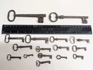 Lote 16 llaves antiguas hierro forjado