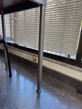 Tavolo da ufficio regolabile in altezza