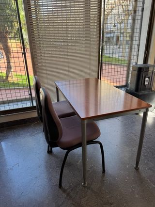 Tavolo da ufficio regolabile in altezza