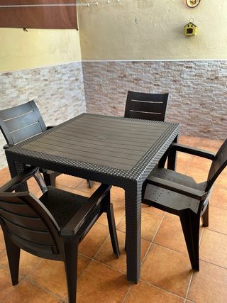 Conjunto mesa y 4 sillas exterior
