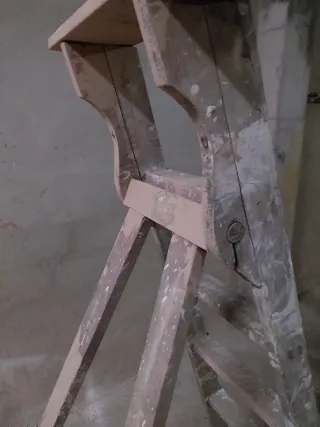 Escalera de pintor de madera