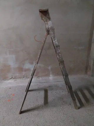 Escalera de pintor de madera