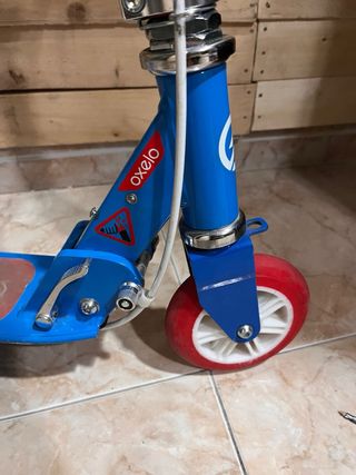 Patinete infantil azul y rojo