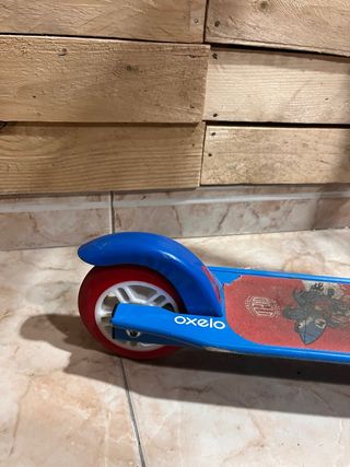 Patinete infantil azul y rojo