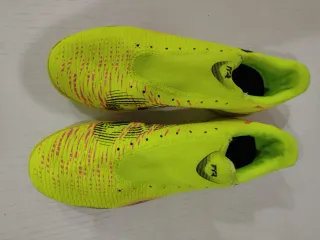 Lote de 6 zapatillas deportivas tallas 39 y 40