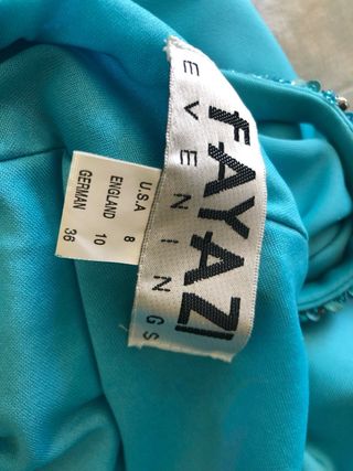 Vestido largo turquesa con pedrería