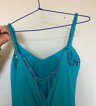 Vestido largo turquesa con pedrería