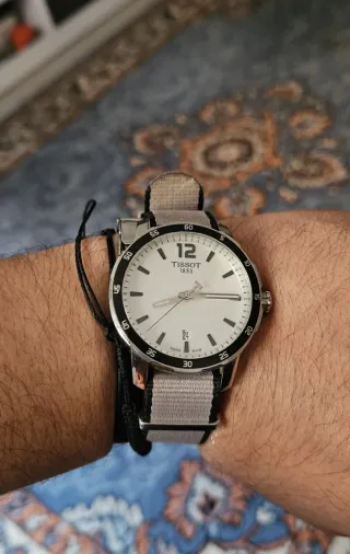 Reloj Tissot Esfera Plateada Correa Beige