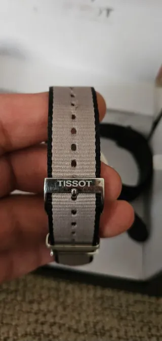 Reloj Tissot Esfera Plateada Correa Beige