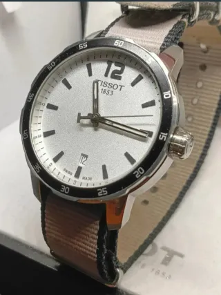 Reloj Tissot Esfera Plateada Correa Beige