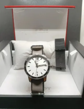 Reloj Tissot Esfera Plateada Correa Beige