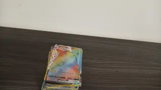 Cartas Pokémon VMAX, V, y más