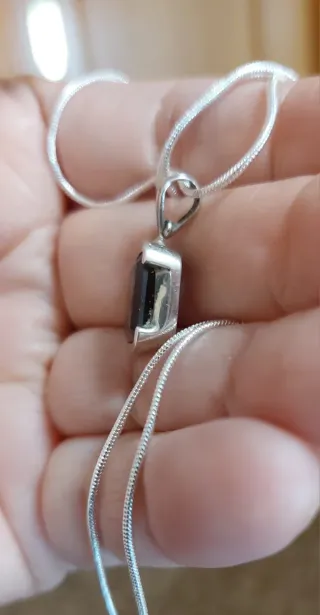 Collar plata con colgante de granate de Praga.