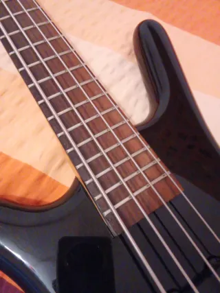 Warwick Corvette izquierdo