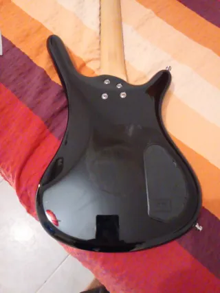 Warwick Corvette izquierdo