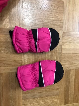 Traje de nieve rojo y blanco