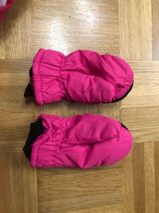 Traje de nieve rojo y blanco