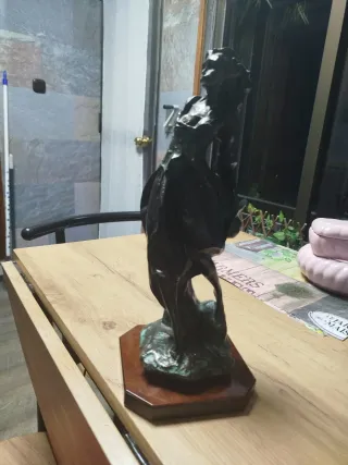 Figura mujer bronce o pátina