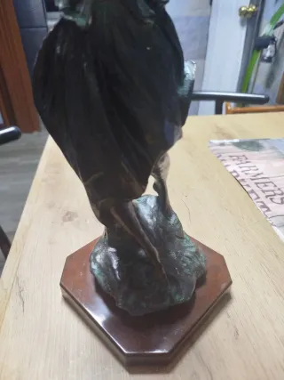 Figura mujer bronce o pátina