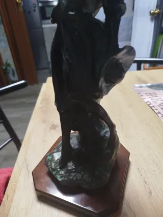 Figura mujer bronce o pátina