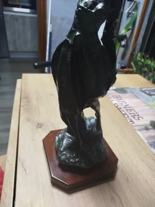 Figura mujer bronce o pátina