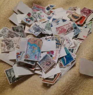 Más de 300 sellos de España usados