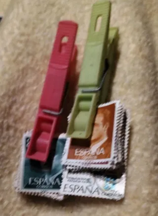 Más de 300 sellos de España usados