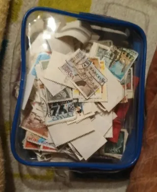 Más de 300 sellos de España usados