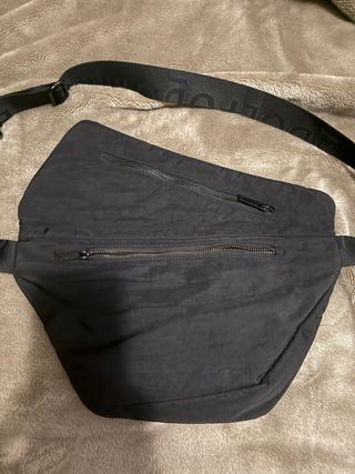 Riñonera. Adolfo Domínguez.