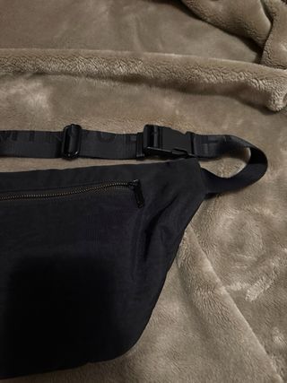 Riñonera. Adolfo Domínguez.