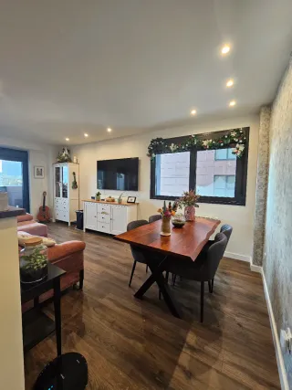 Mesa comedor madera acacia y patas de metal negro